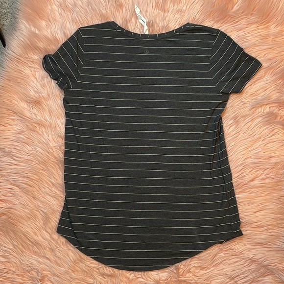 Lululemon Love Tee V Short Serve Stripe Heathered Black White Athletic Size 8 - Picture 3 of 5